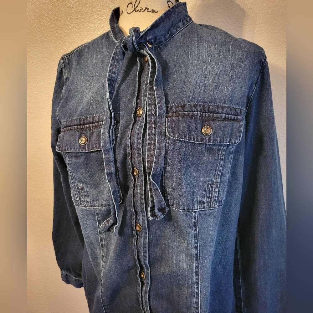 CAbi Women Style 3290 Waterfront Shirt Size Medium Tie Neck Denim Long Sleeve - Picture 9 of 15